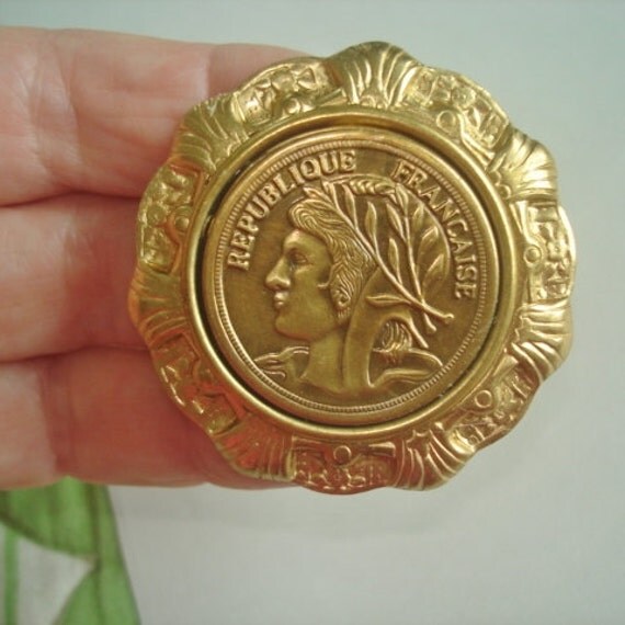 Republique Francaise Coin Style Vintage Jewelry Brooch Gold