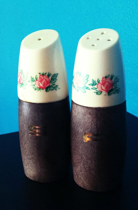 pepper and unique shakers salt bottom, wood Set Shakers, Faux of Pepper and top Salt Vintage plastic