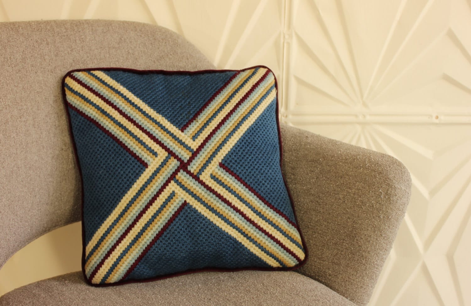 RETRO NEEDLEPOINT PILLOW Decorative Throw Colorful Blue