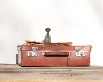 Mini Valise En Cuir Rouge, Fabrication Artisanale Allemande (Filigrane Handarbeit) – Pièce Unique