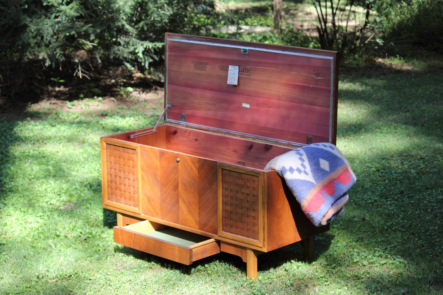 For Claire Lane Cedar Chest Sweetheart Chest with Drawer