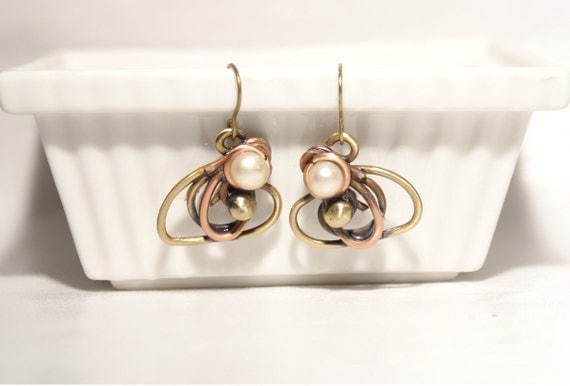 pearl earring,pearl jewelry,copper wire wrapped jewelry handmade,copper jewelry earring in handmade, wire jewelry