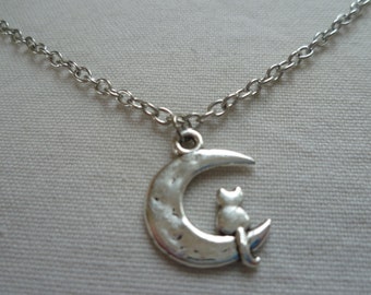 Moon and cat necklace,moon necklace, cat necklace,gift,wiccan jewelry,pagan,moon jewellery,charm necklace,silver moon,celestial,moon pendant