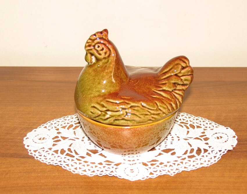 Vintage ceramic chicken dish / bowl candy dish table
