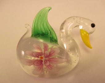 Swan Glow In The Dark Glass Pendant. Item:BC818537