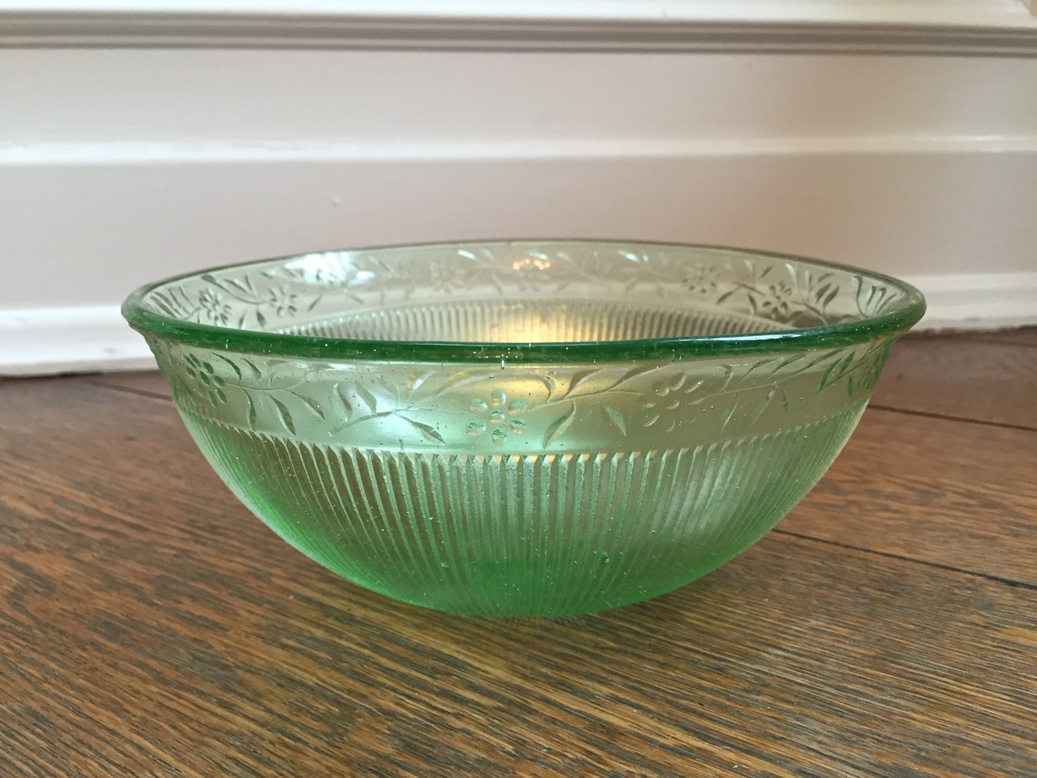 Green opalescent ribbed depression glass fruit/serving bowl