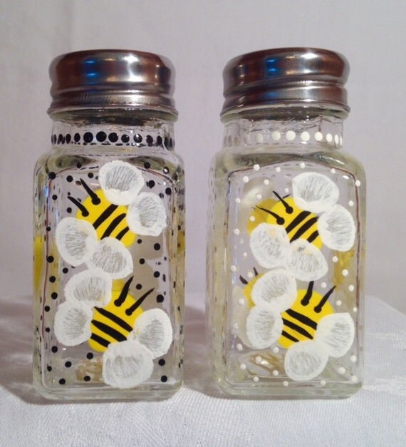 Bumble Bee Salt & Pepper Shakers by RexannasCreations on Etsy