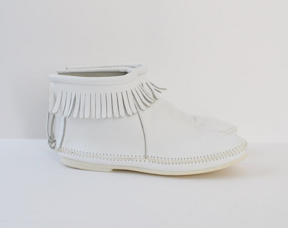 womens white moccasin shoes