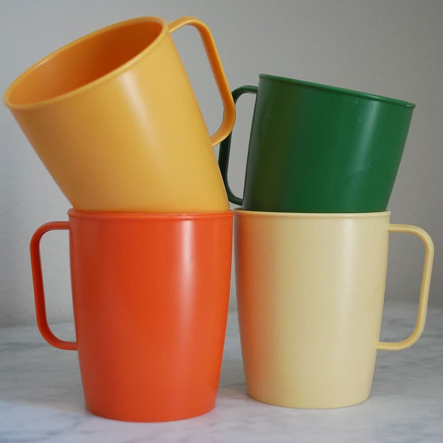 Vintage Plastic Mugs Set of 4 Coffee Tea Yellow Orange Green