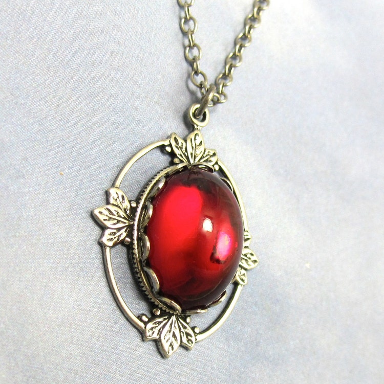 Red Vintage Pendant Necklace Silver Vintage by NicolettesJewelry
