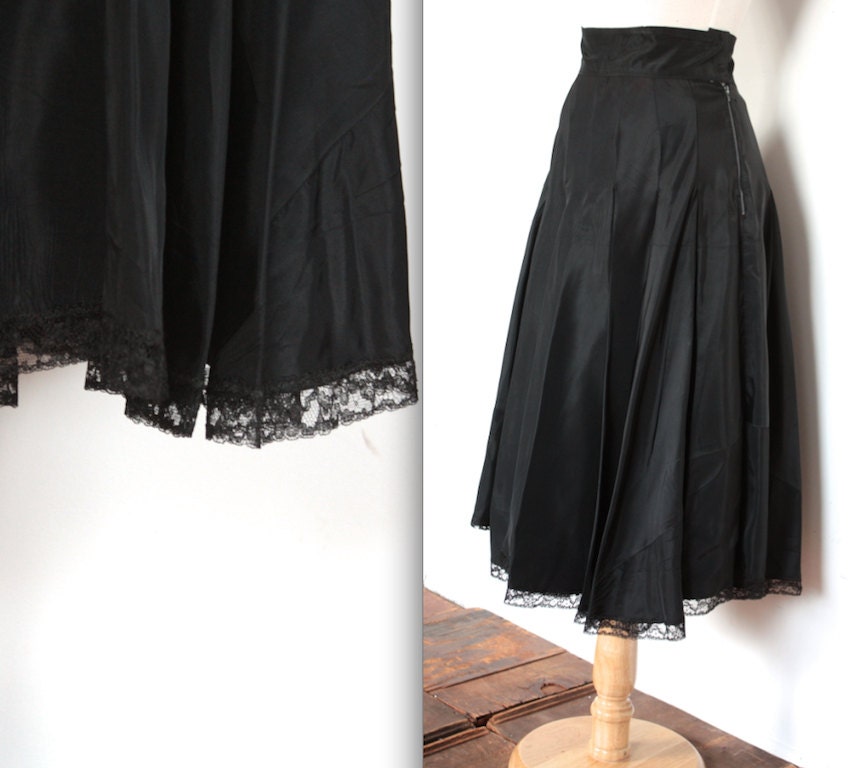 Vintage 1940s Skirt // 40s Black Pleated Taffeta Skirt with