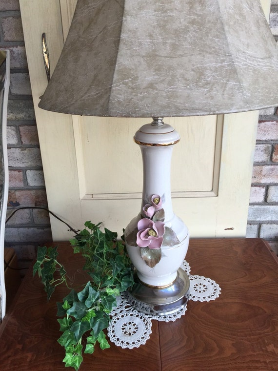 Vintage Magnolia Table Lamp