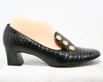 Size 9 Faux Alligator Shoes - 1960s Authentic Vintage Pumps - Glossy Black Reptile Look Scales - Secretary Chic - 60s Deadstock - 43714-1