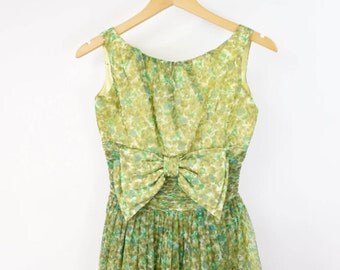VINTAGE 1950s Dress Green Floral Full Skirt