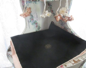 Vintage Black Pink Satin Metallic Metal Thread Embroidered Hanky Delicates Linen Holder C56