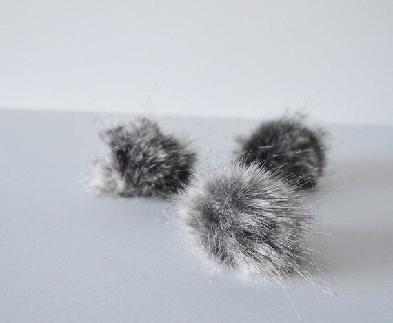2 pom fur pom faux inch Grey 2 Cruelty Fur Fur inch Pom Pom 3 poms Set poms Faux of 2 pom fur pom faux inch Grey 2 Cruelty Fur Fur inch Pom Pom 3 poms Set poms Faux of