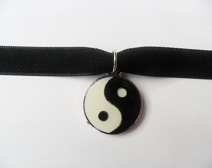 Yin yang velvet choker necklace with a width of 3/8” inch.