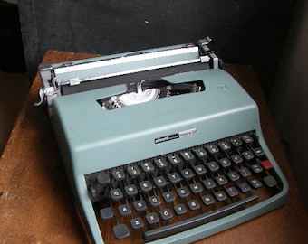 Olivetti Lettera manual typewriter in great condition with new ribbon fitted,fully working.Free UK postage