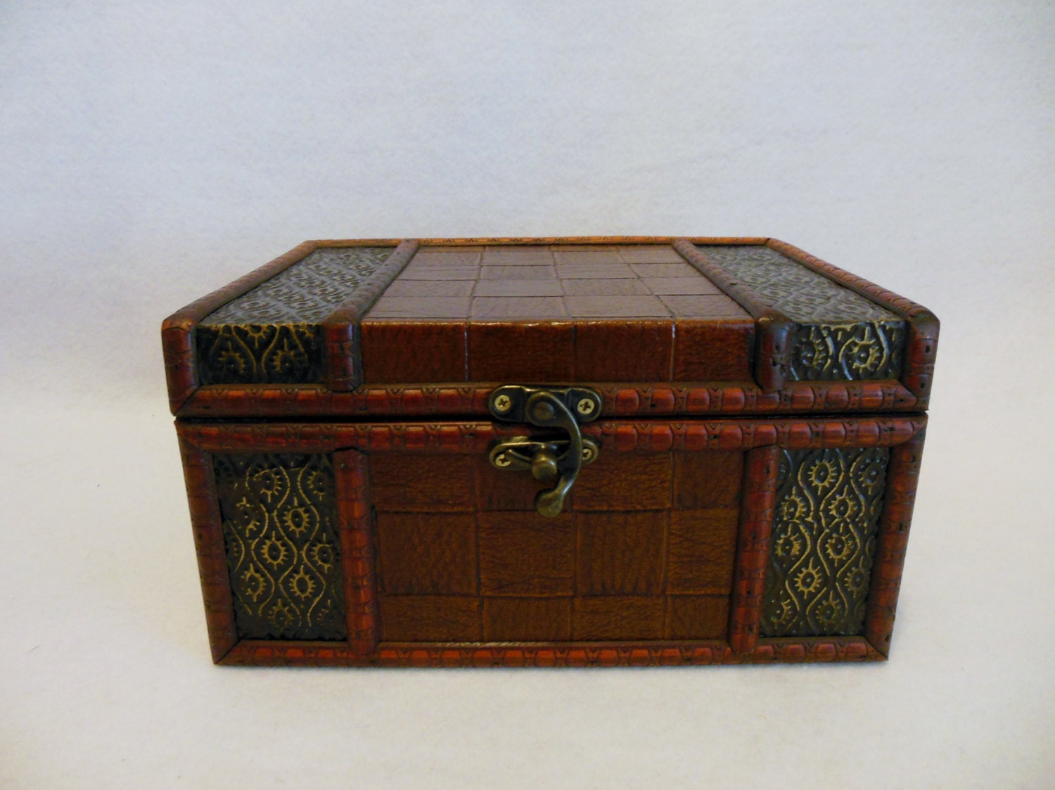 Decorative Wooden Handcrafted Box * 1940’s Jewelry Box * Magic Treasure Box * Asian * Wooden