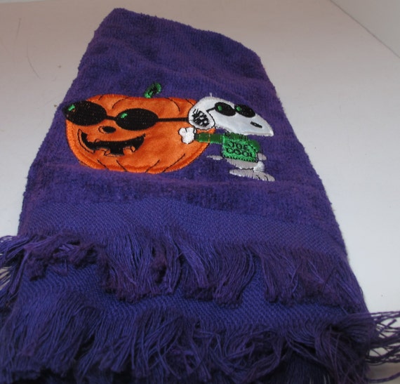 Vintage peanuts snoopy halloween hand towel