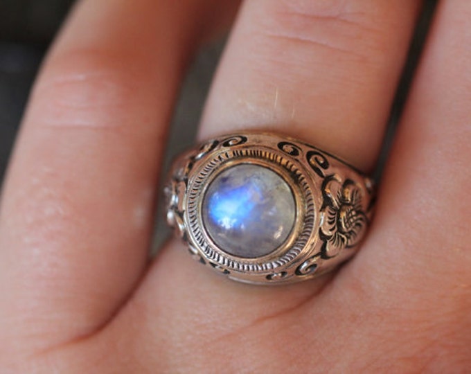 Rainbow Moonstone Ring, Sterling Silver , Carved Ring, Gemstone Carved Ring, Bohemian Ring, Womens ring Silver Rings, Personalized Ring