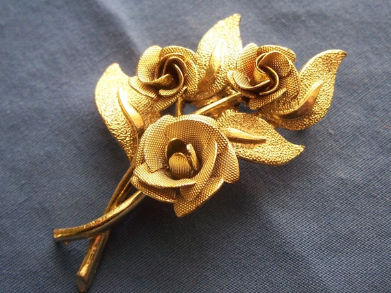 Vintage Jewelry Pin Brooch Gold Tone Textured by ThothVintage