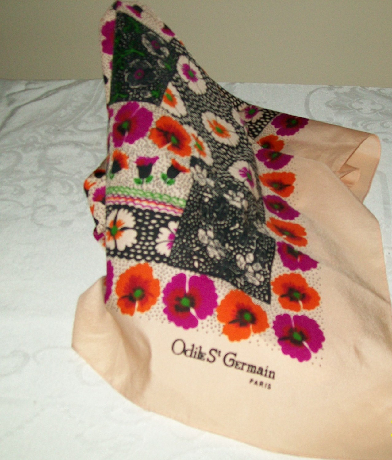 Vintage women's scarf Odile St Germain Paris by NewtoUVintage