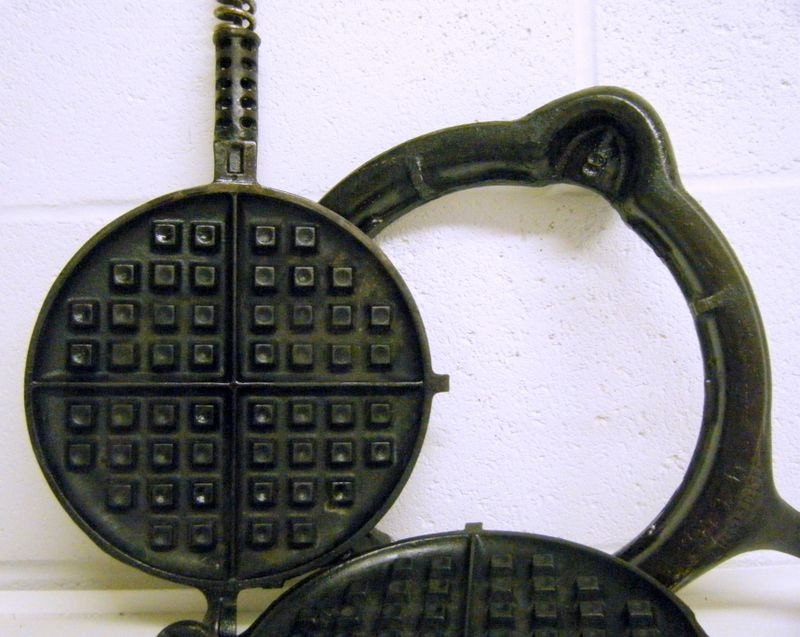 Vintage Griswold 8 Waffle Iron Low Base Seasoned Cast Iron