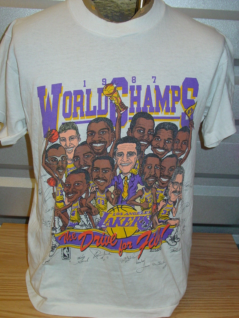 Vintage 1987 LA Lakers NBA championship t shirt cartoon