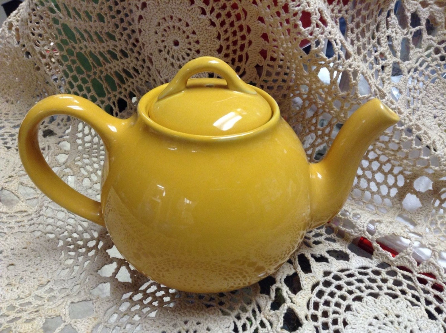 Vintage Lipton Tea Pot by Hall Teapot by