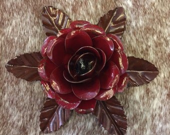 Rustic metal rose w/ leaves - Red approx 5.5"