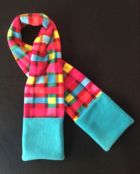 Fleece Scarf with pockets Bright and Bold Wavy Plaid
