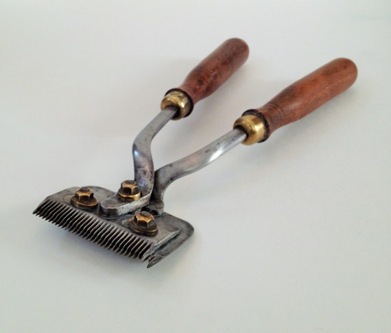 Items similar to Vintage manual hand-held animal trimmers/clippers on Etsy
