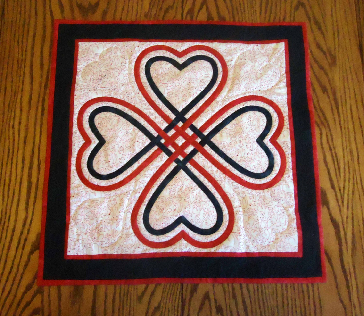 celtic-knot-table-topper-quilted-wall-hanging-queen-of-hearts