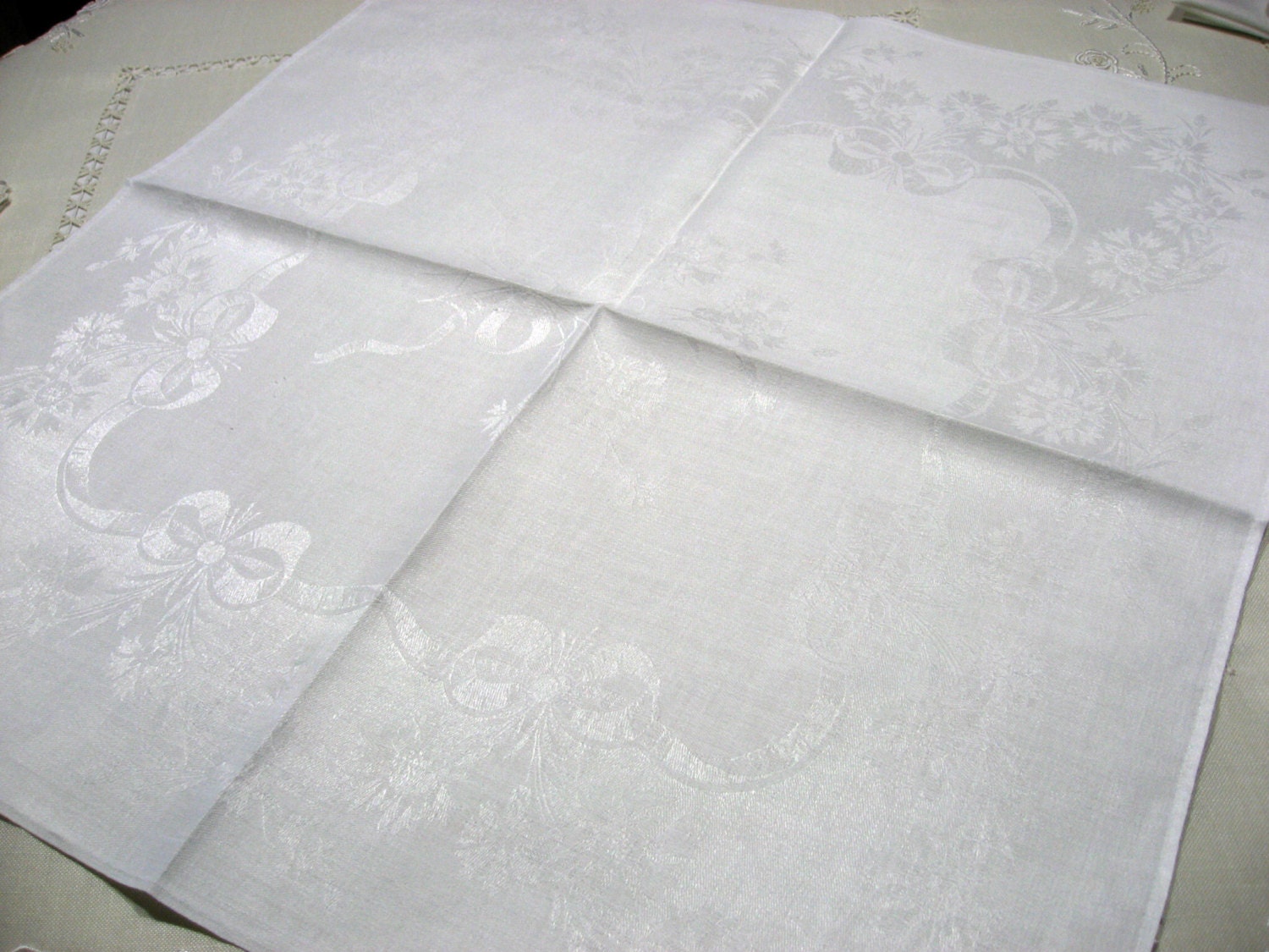Vintage Irish damask large linen dinner napkins floral and bows 22″x 21