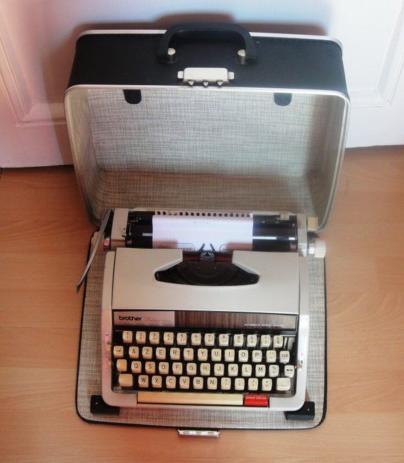 Vintage 1970 Typewriter with case Brother Deluxe 1510 Made