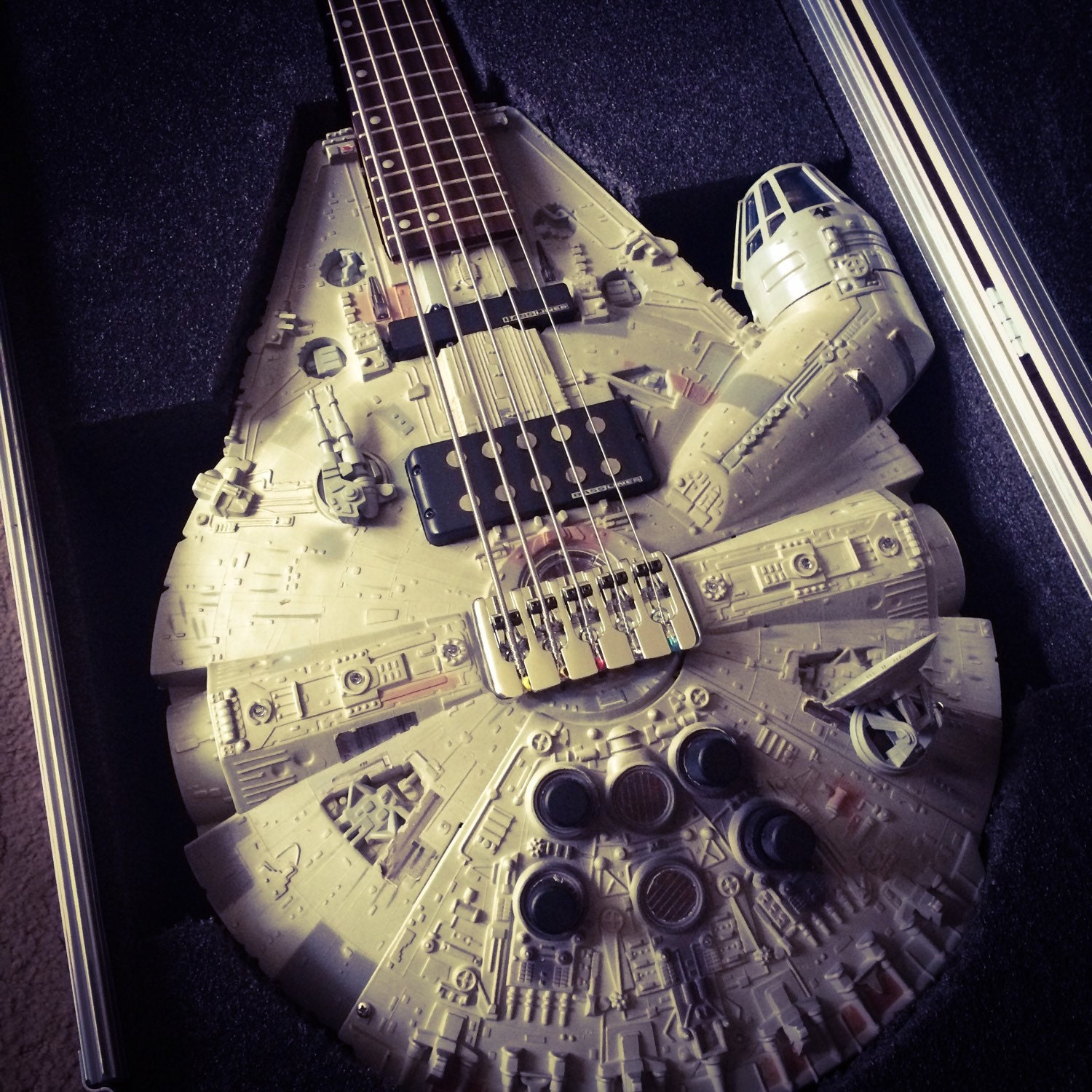 Rebel Bass Guitar Millennium Falcon Star Wars 3 by DoniGuitars