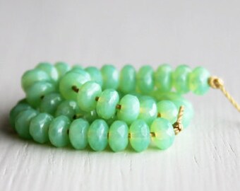 50 Milky Apple Green Rondelles 3x5mm - Czech Glass Beads