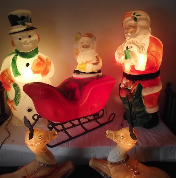 blown plastic christmas lawn figures