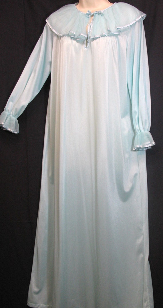 Items similar to Big Collar Long Sleeves ~ VINTAGE Nightgown Robe by ...
