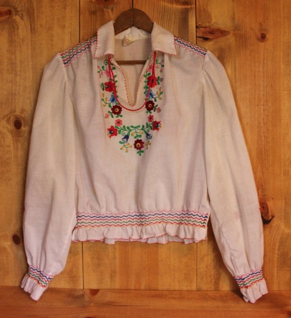Traditional Spanish Blouse . Embroidered Floral Shirt