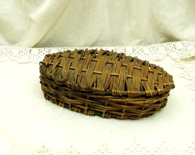 Small Antique French Oval Willow Wicker Basket / French Country Decor / Primitive Decor / Retro vintage Home Interior / Shabby / Cottage