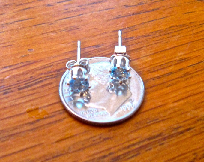 Aquamarine Studs, 4mm Round, Natural Set in Sterling Silver E746