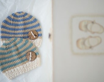 Newborn boy coming home outfit / newborn boy photo outfit / newborn hat wooden button / baby boy shower / knit striped beanie / hat for boy