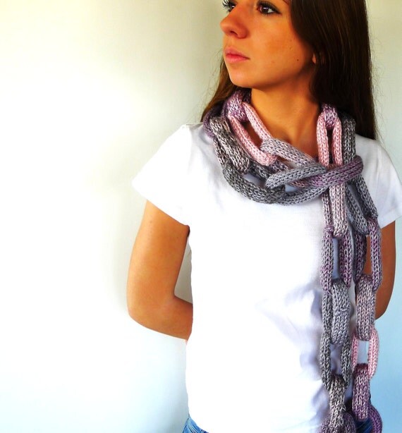 Bufanda con cadenas. Bufanda gris. Bufandas originales para mujer. Bufandas tejidas hechas a