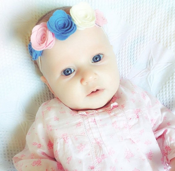 LUCY-MAE-Blume-Kopfband - Pink, blau und Creme Blüten mit Silber