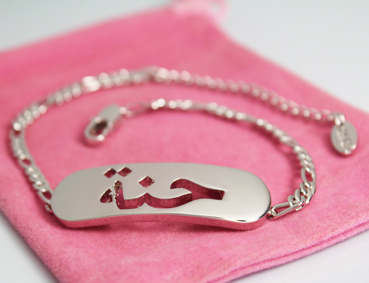 name-bracelet-hina-hena-in-arabic-18k-gold-by-goldnamenecklaces