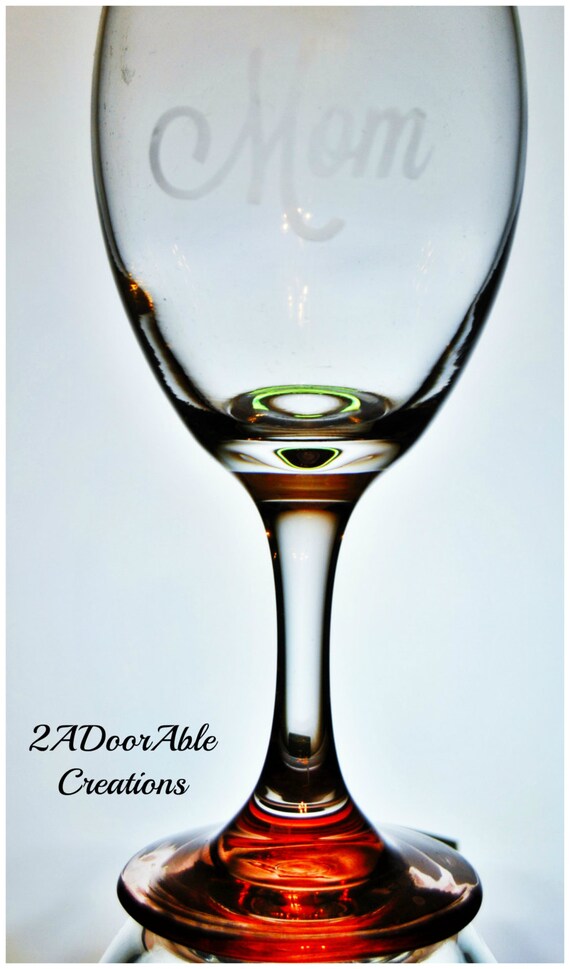 Color stemmed Mom etched wine glass 12 oz