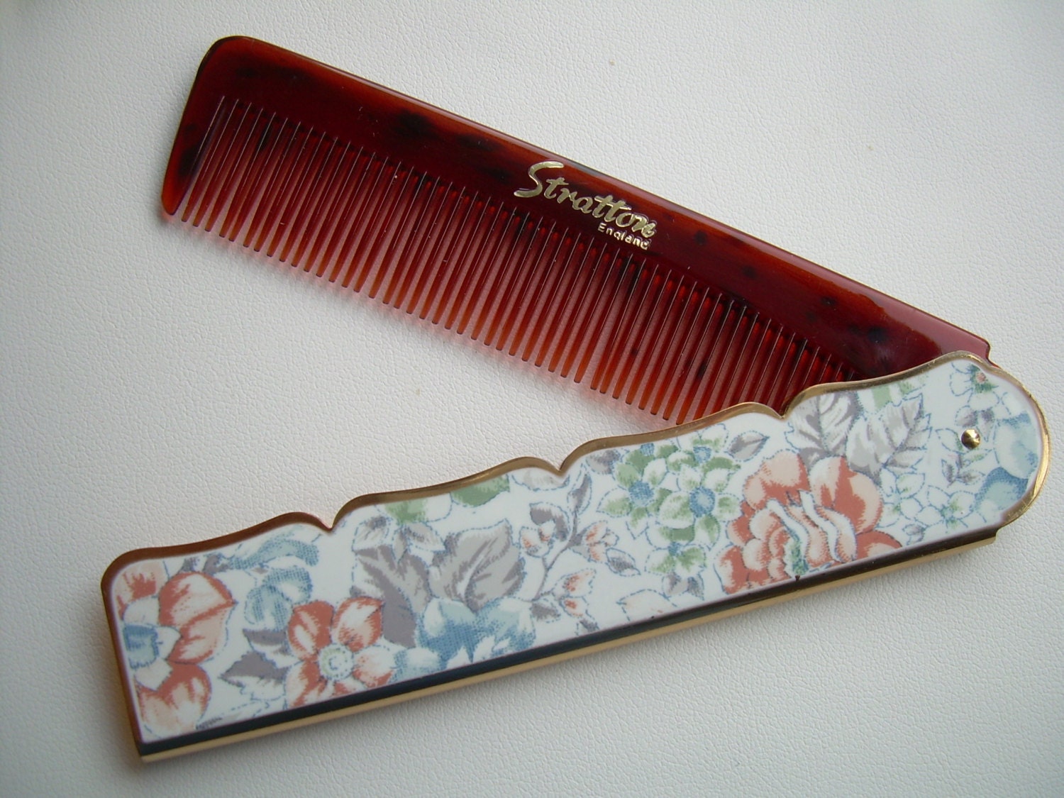 STRATTON England folding COMB in floral enamelled case with