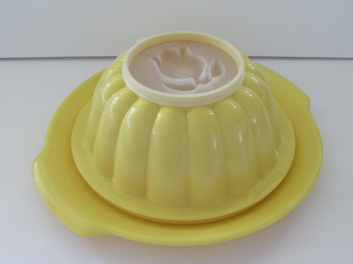 Vintage (1970s) Tupperware JEL N SERVE, yellow jelly mould, 7 pieces